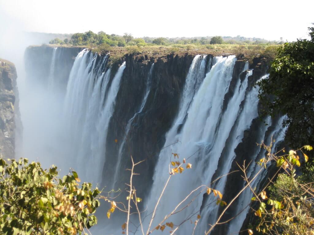Las Cataratas Victoria en Zambia… Buscando al Dr. Livingstone…