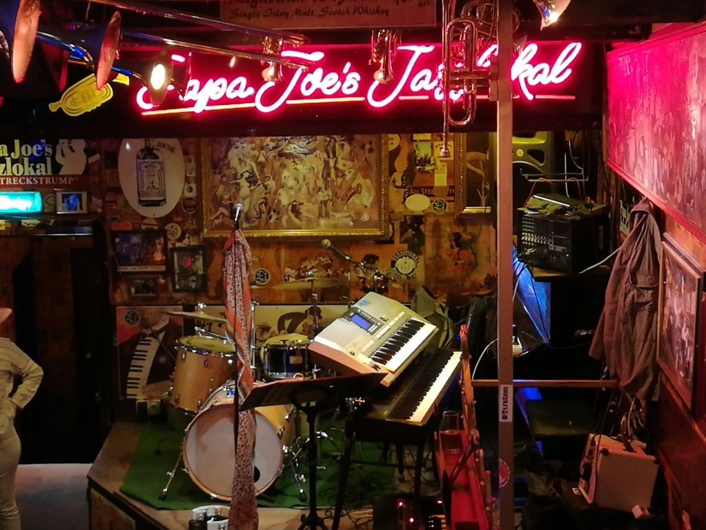 Papa Joe's Jazz, Colonia
