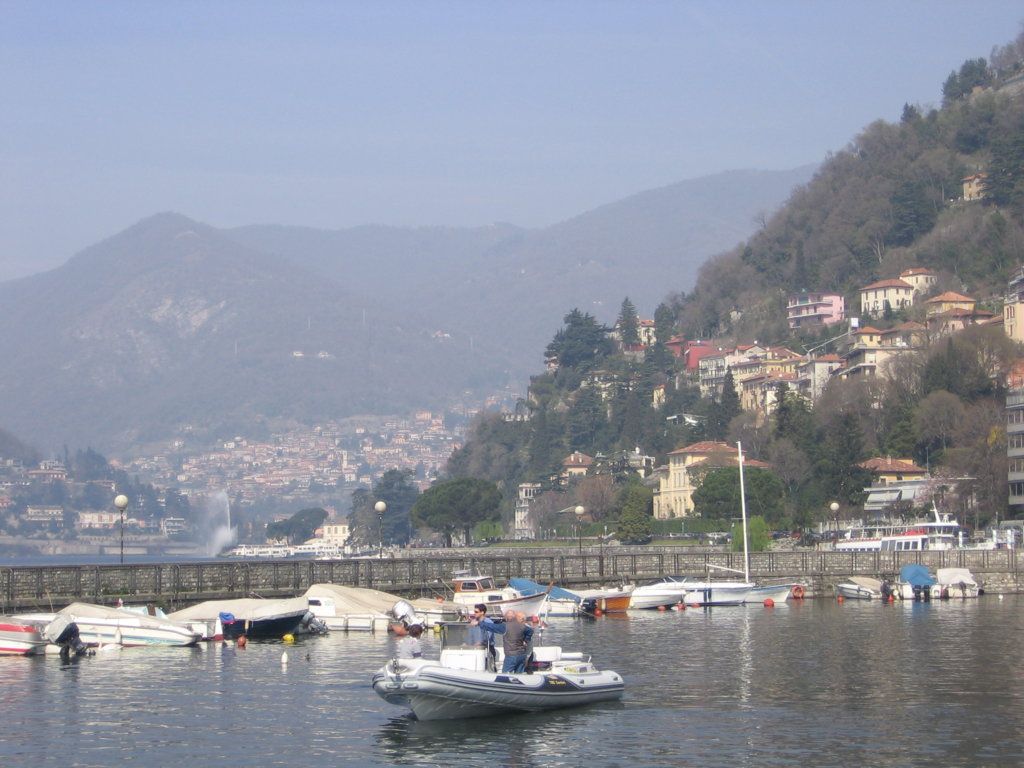 Vistas del lago Como desde Como. Italia.