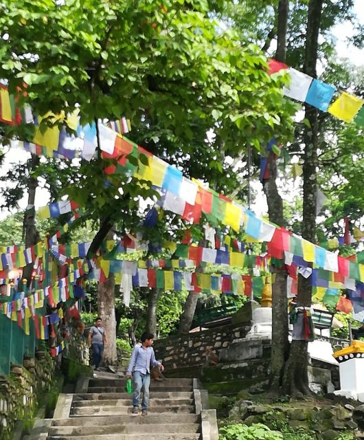 Subida a la estupa de Swayambhunath o templo de los monos
